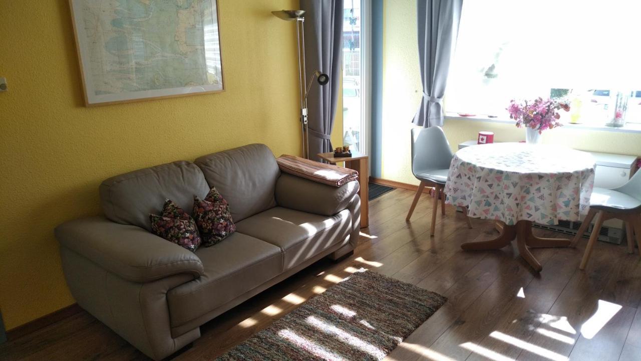Haus Tertius - Strand- Und Hafennahe Ruhige Ferienwohnung Büsum Esterno foto